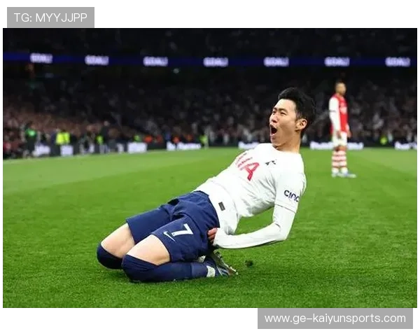 孙兴慜低中心过人连招引爆看台，热刺边线优势进一步放大